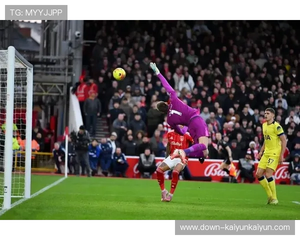 热刺主帅弗兰克力挺维卡里奥失误：后场出球风险是现代足球常态